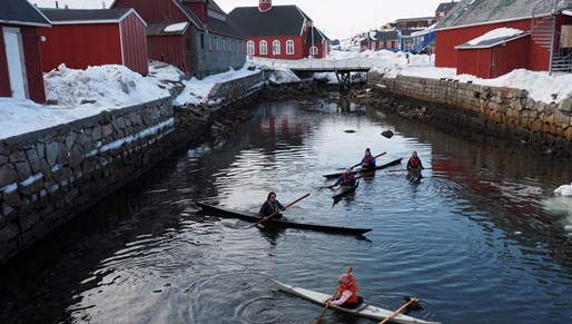 Kajakker i elven. Foto: Gert Hansen, Qaqortoq